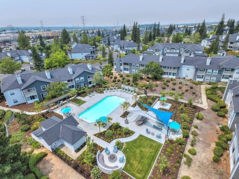 400 Unit Apartment Complex